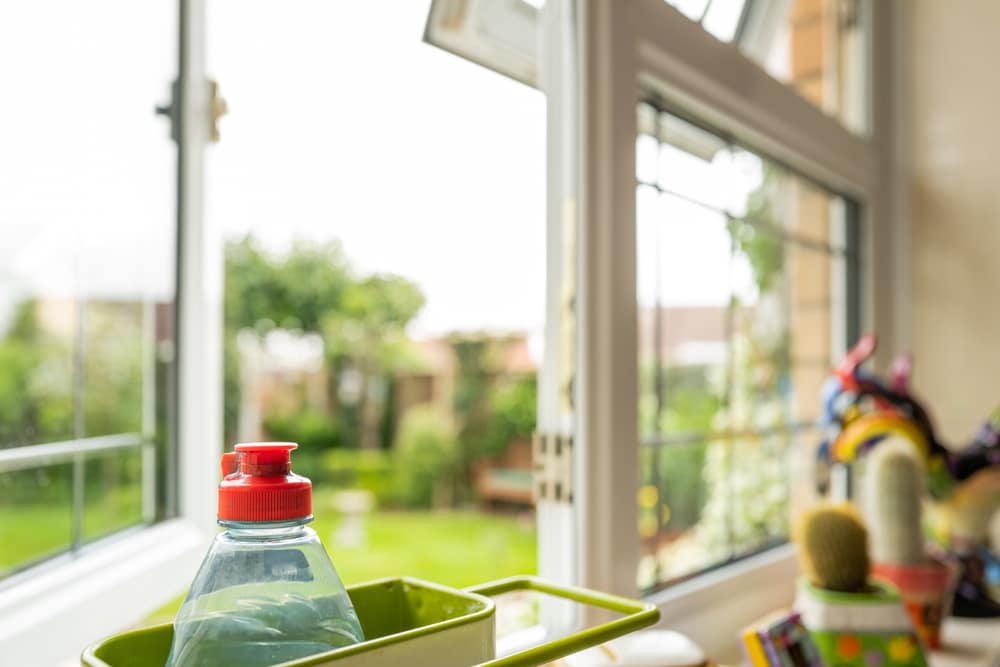 Can I ventilate my kitchen without extractor fans?